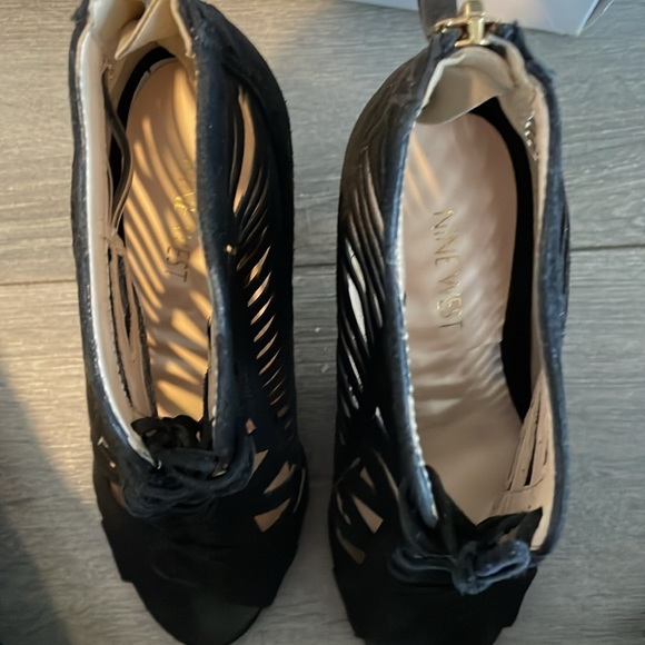 Nine West 3”suede lace up heels. Zipper back - Picture 6 of 11